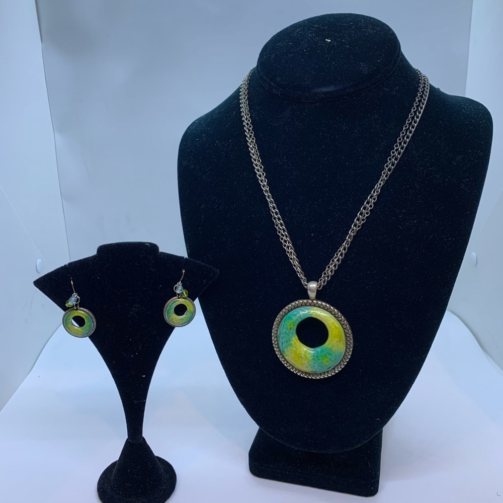 MMA international Silver necklace and earr…